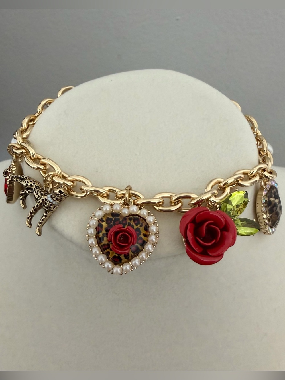 NWT Betsey Johnson Leopard & Rose Charm Gold Tone Bracelet - Picture 7 of 7